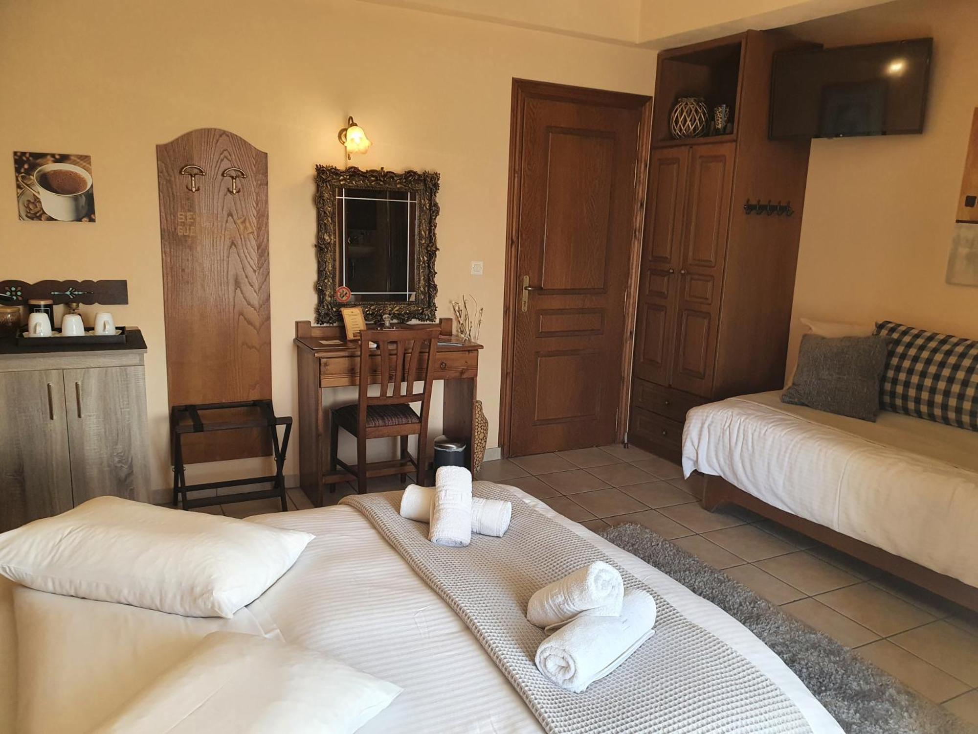 Semeli Guesthouse Карпенисион Экстерьер фото