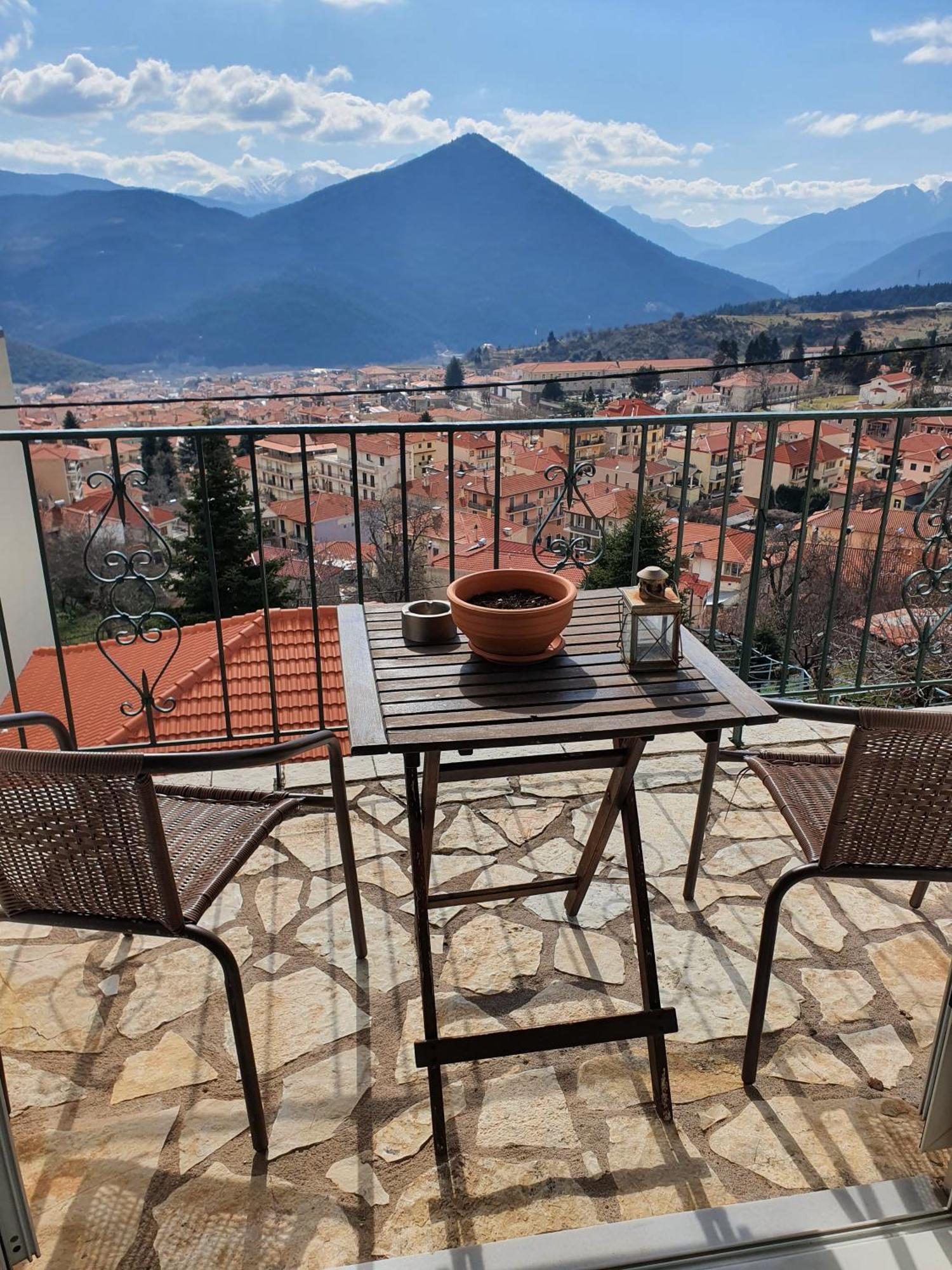 Semeli Guesthouse Карпенисион Экстерьер фото