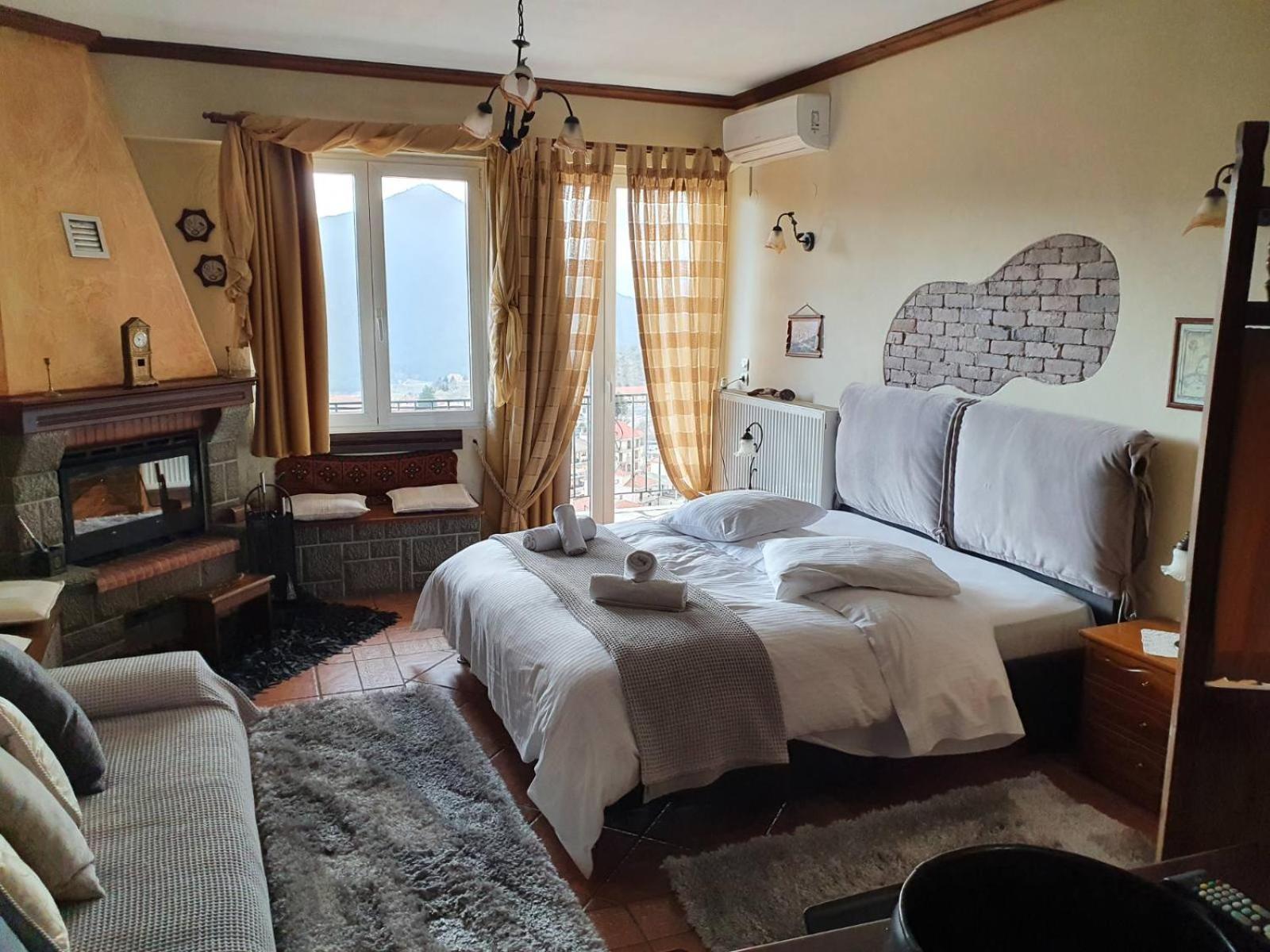Semeli Guesthouse Карпенисион Экстерьер фото