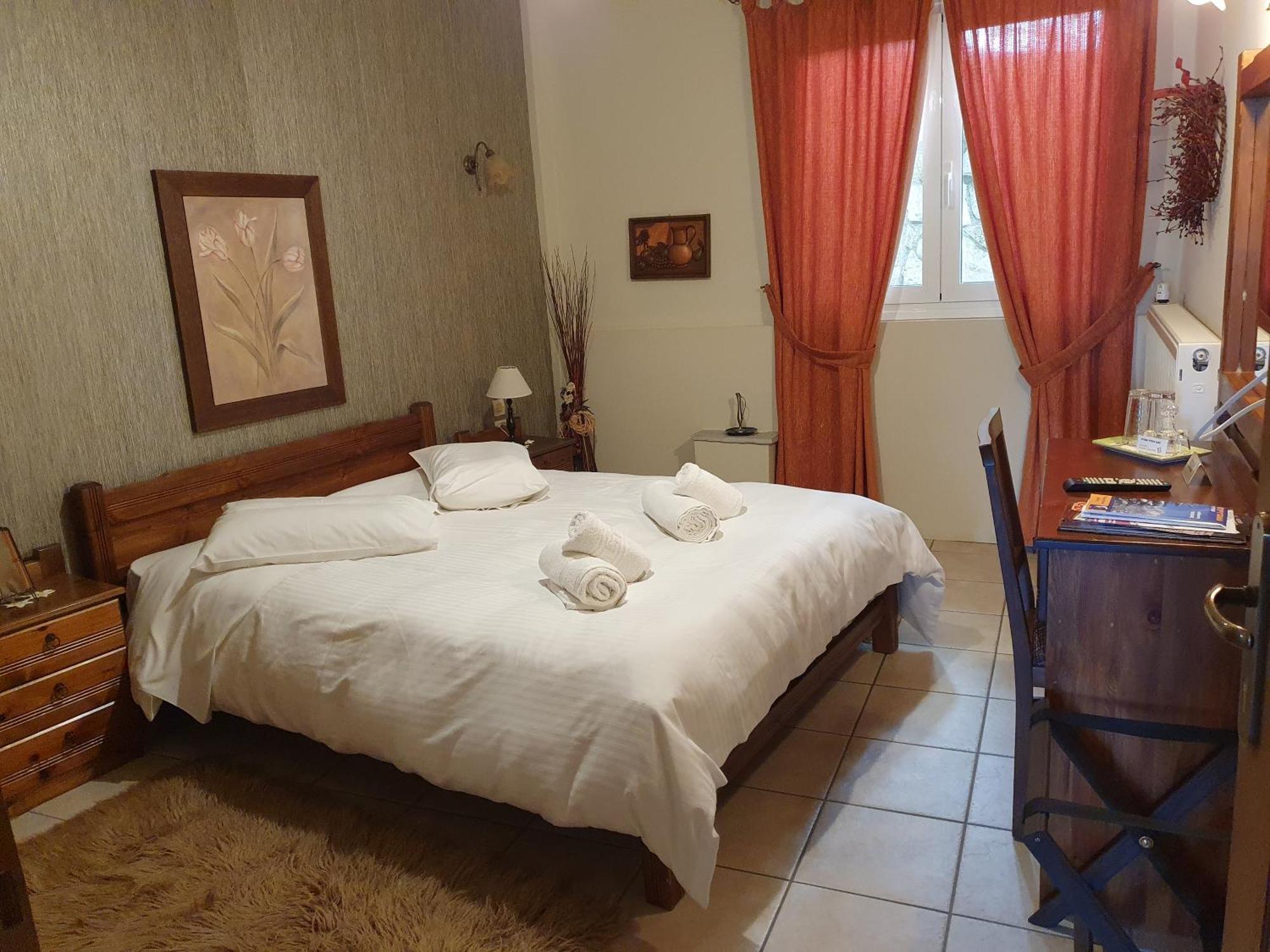 Semeli Guesthouse Карпенисион Экстерьер фото