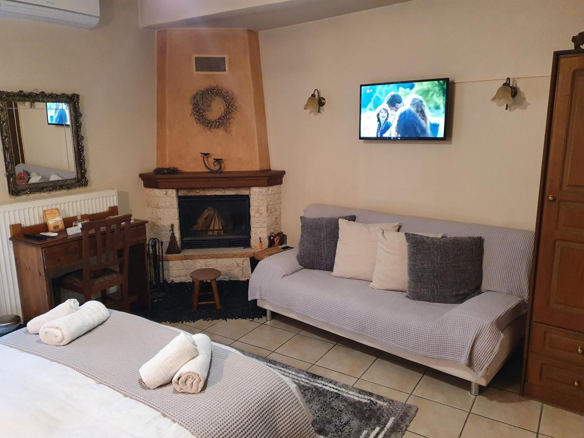 Semeli Guesthouse Карпенисион Экстерьер фото