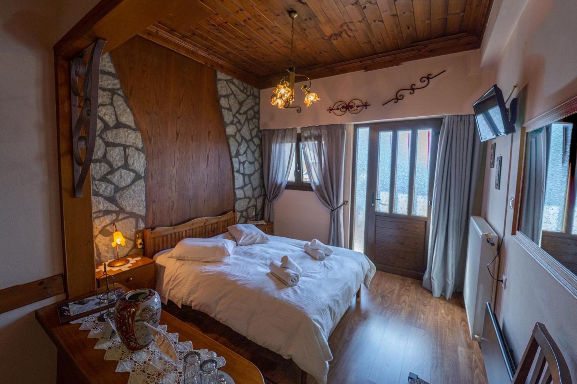 Semeli Guesthouse Карпенисион Экстерьер фото