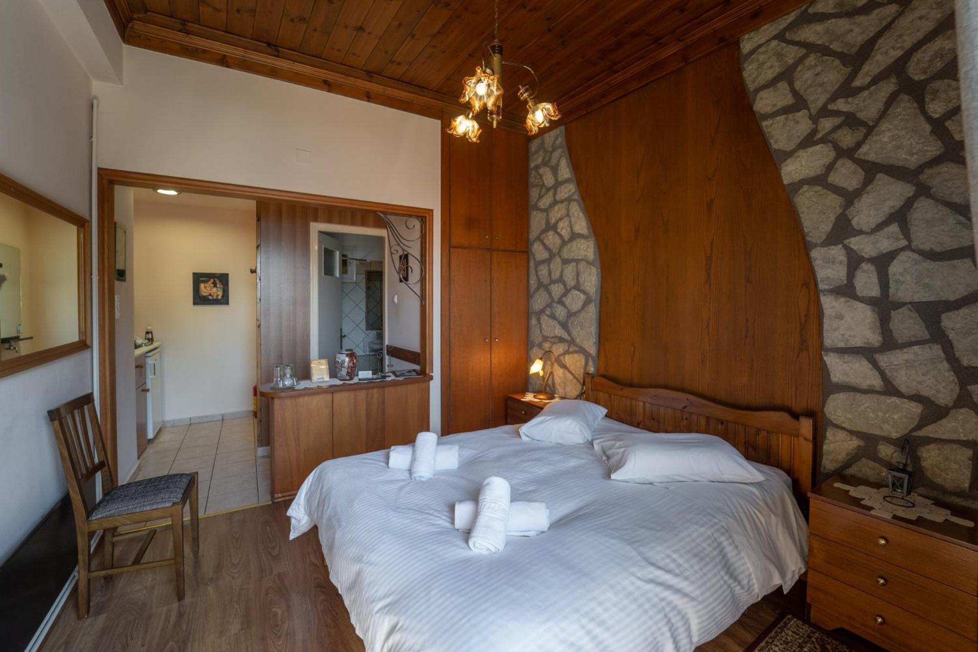 Semeli Guesthouse Карпенисион Экстерьер фото