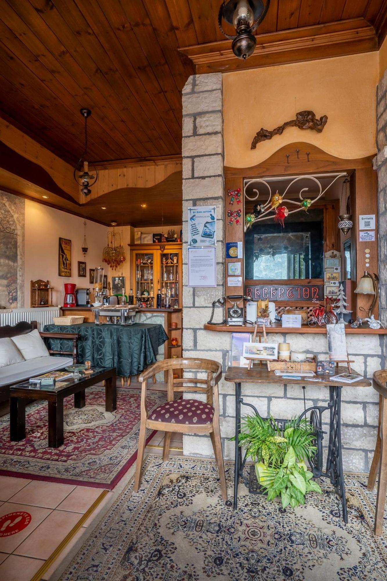 Semeli Guesthouse Карпенисион Экстерьер фото