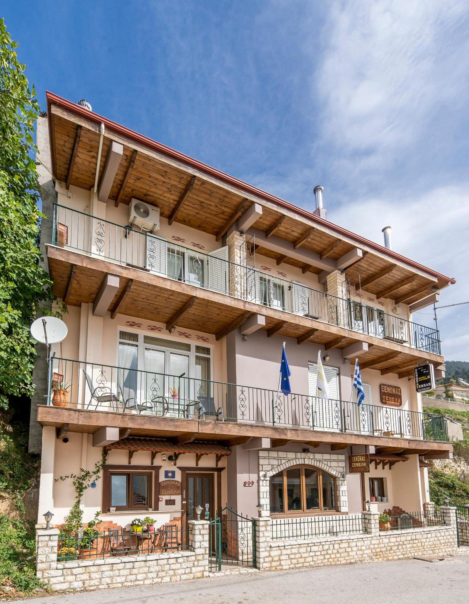 Semeli Guesthouse Карпенисион Экстерьер фото