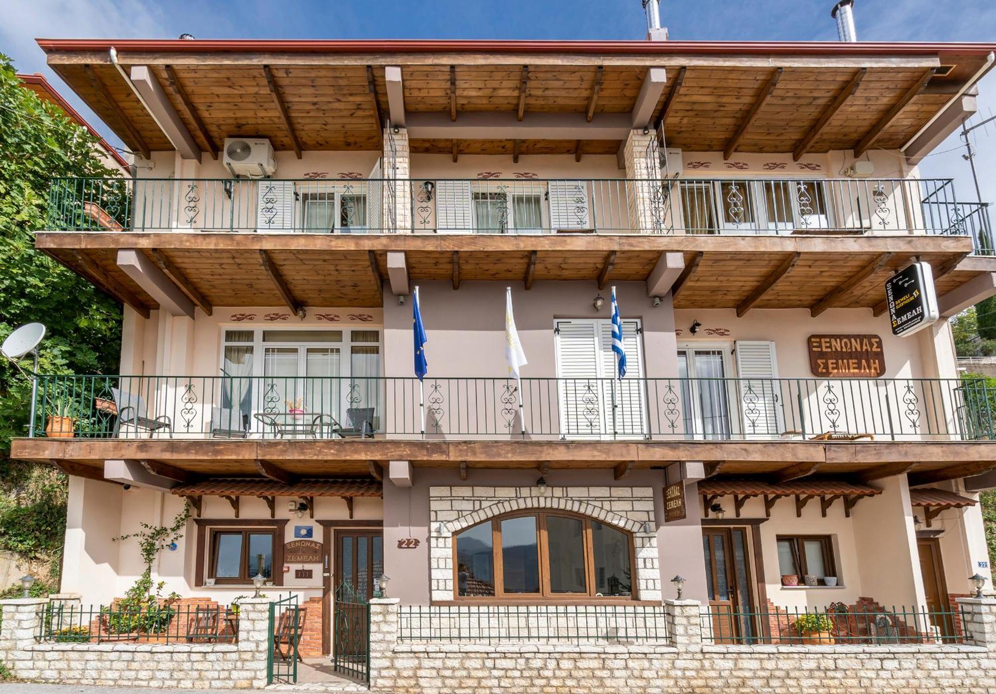 Semeli Guesthouse Карпенисион Экстерьер фото
