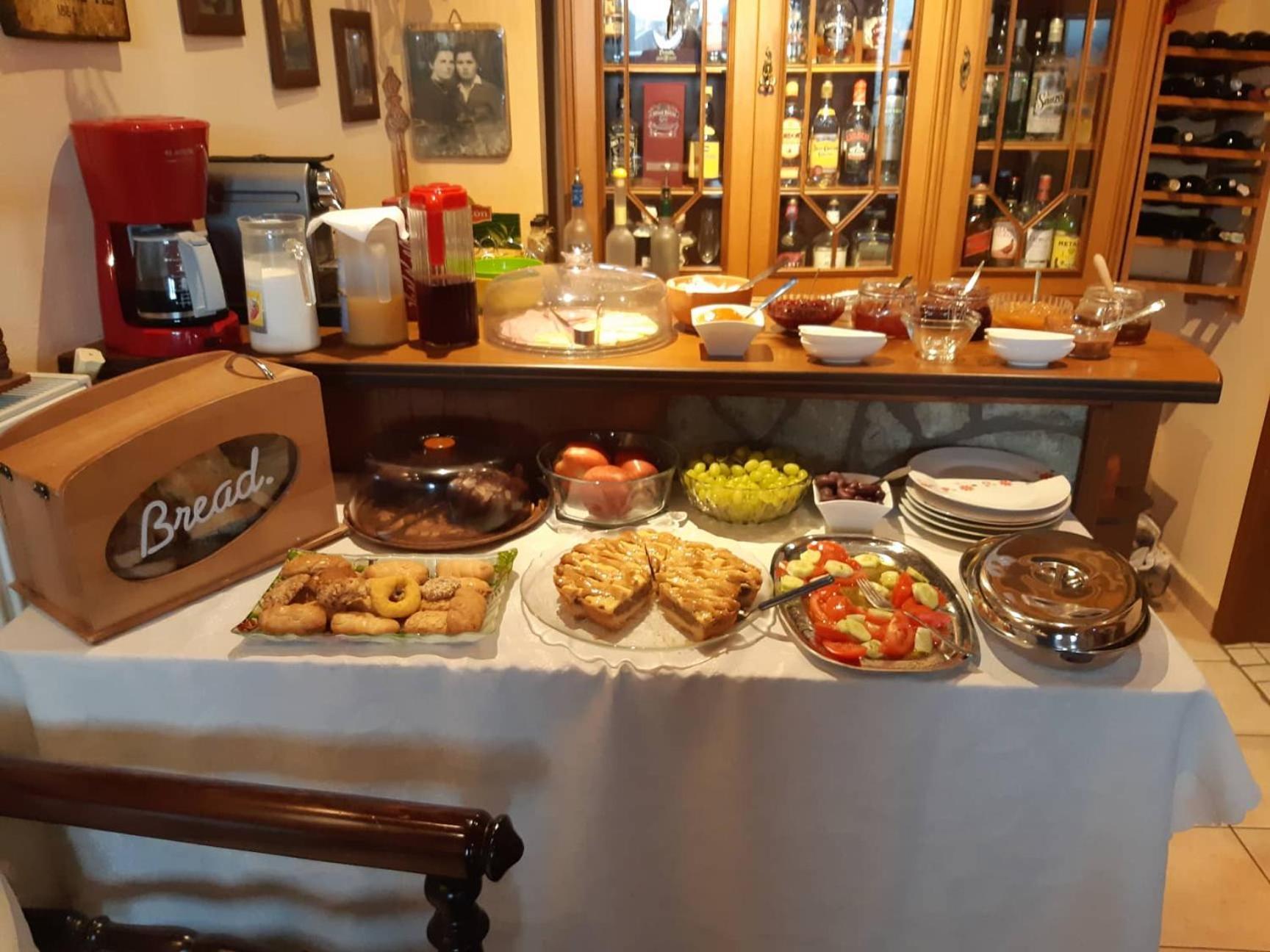 Semeli Guesthouse Карпенисион Экстерьер фото