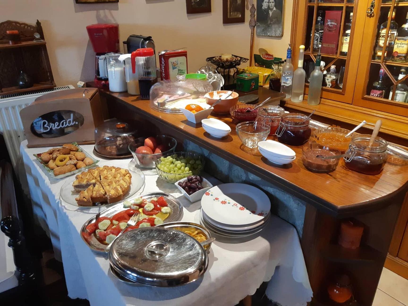 Semeli Guesthouse Карпенисион Экстерьер фото